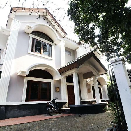Auberge de jeunesse Backpack Syariah Cempaka Putih Barat à Jakarta Extérieur photo
